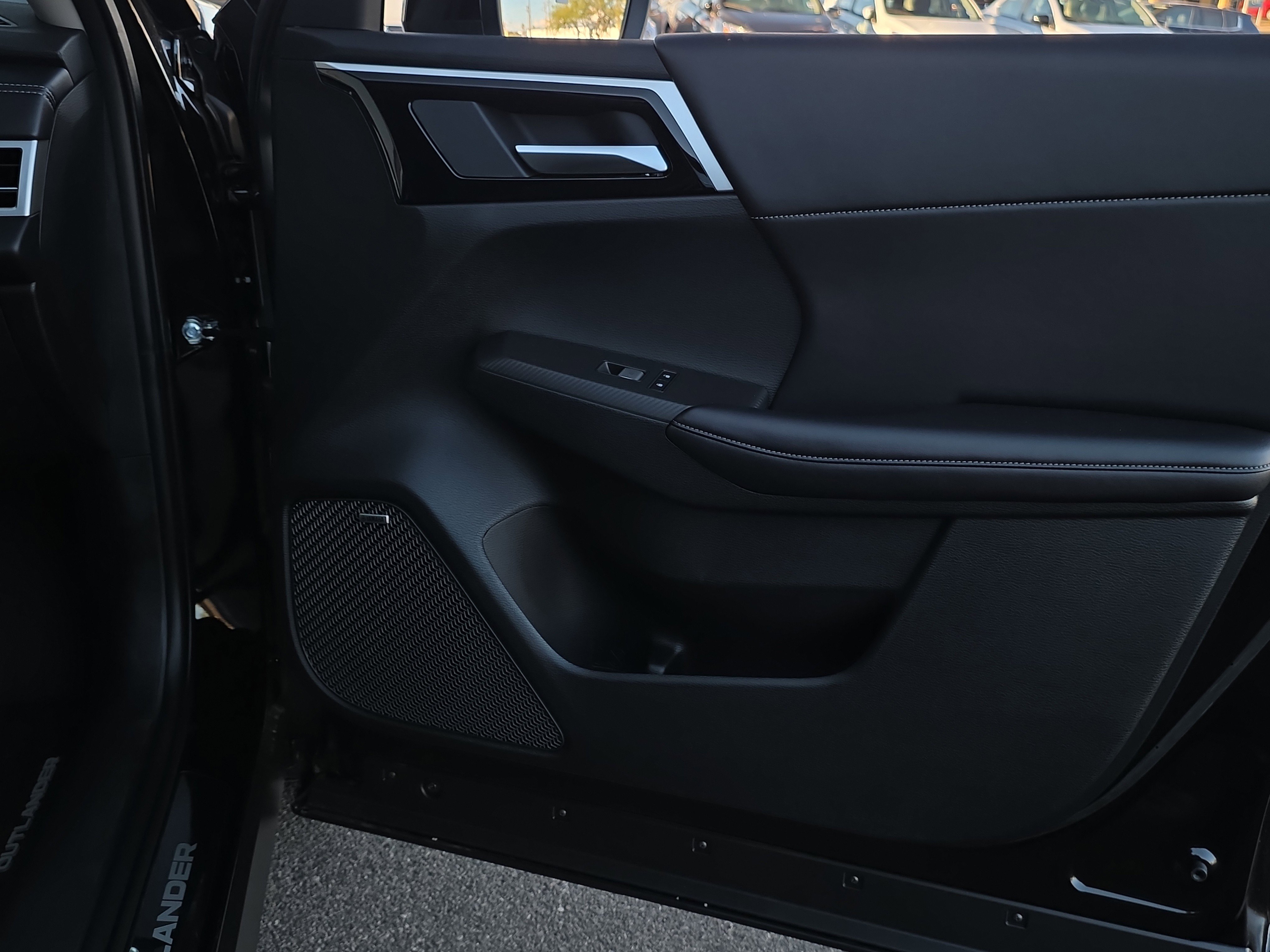 New 2025 Mitsubishi Outlander SE image 23