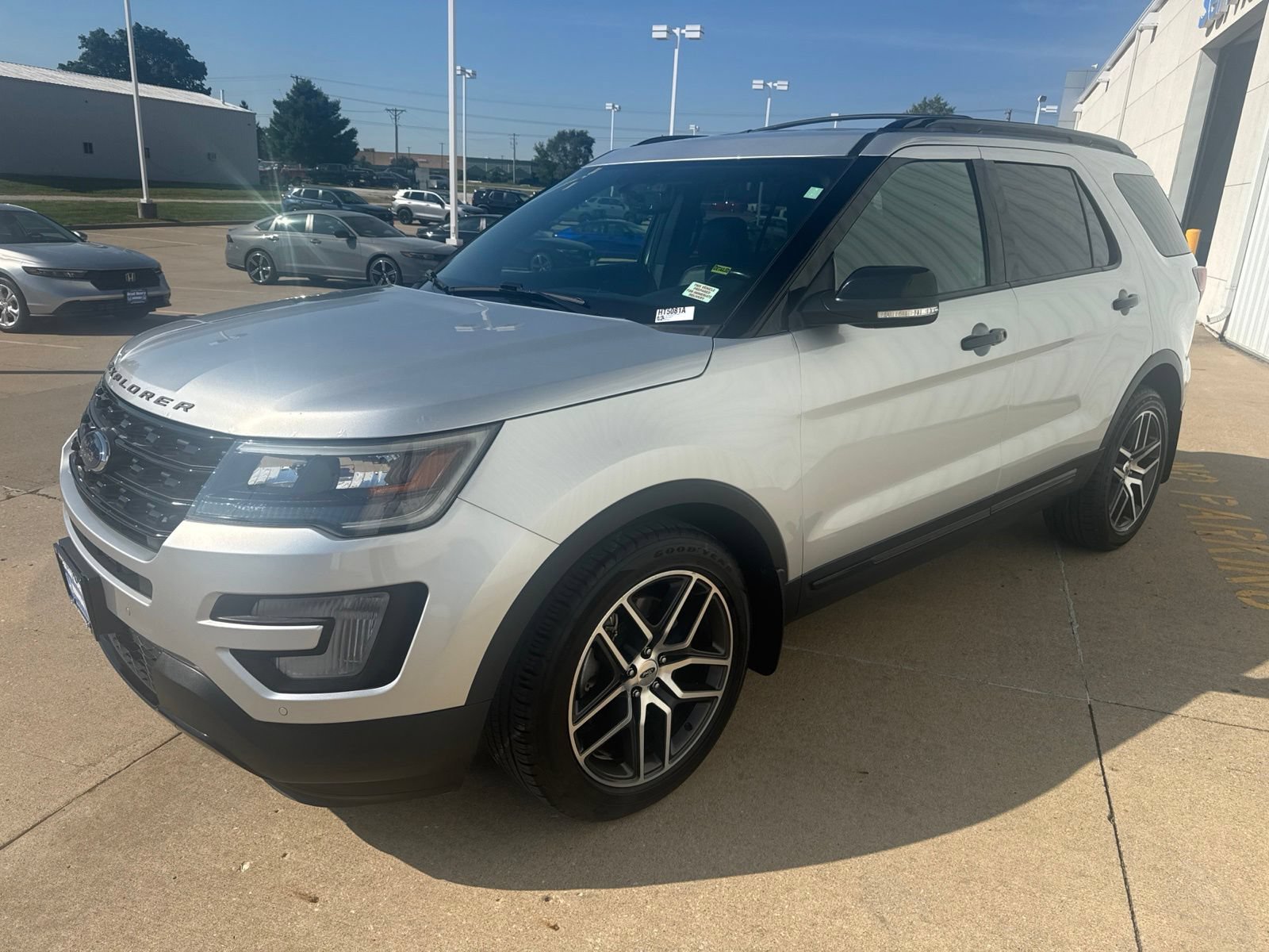 Used 2017 Ford Explorer Sport AWD/4WD image 4