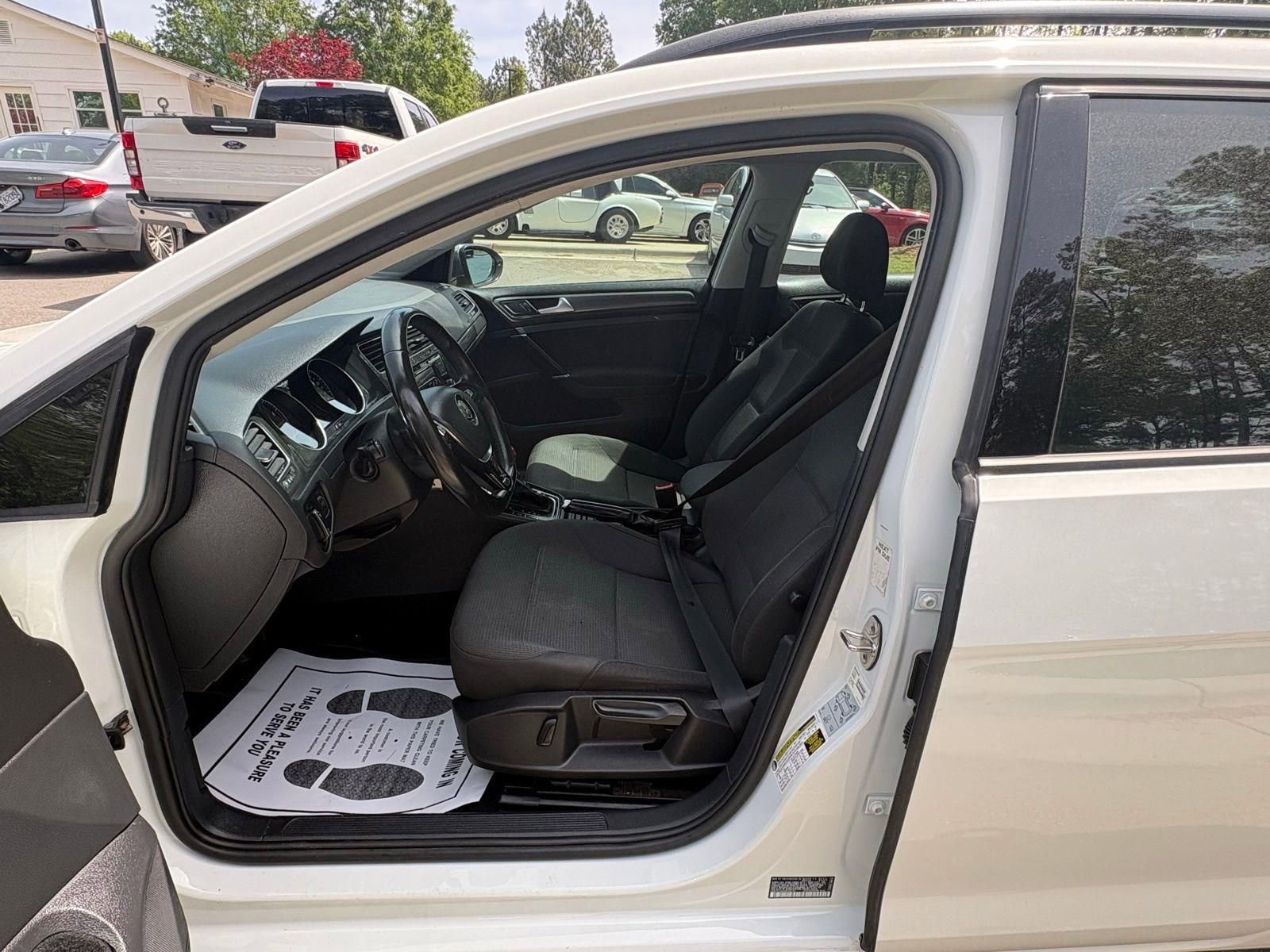 Used 2019 Volkswagen Golf S image 16