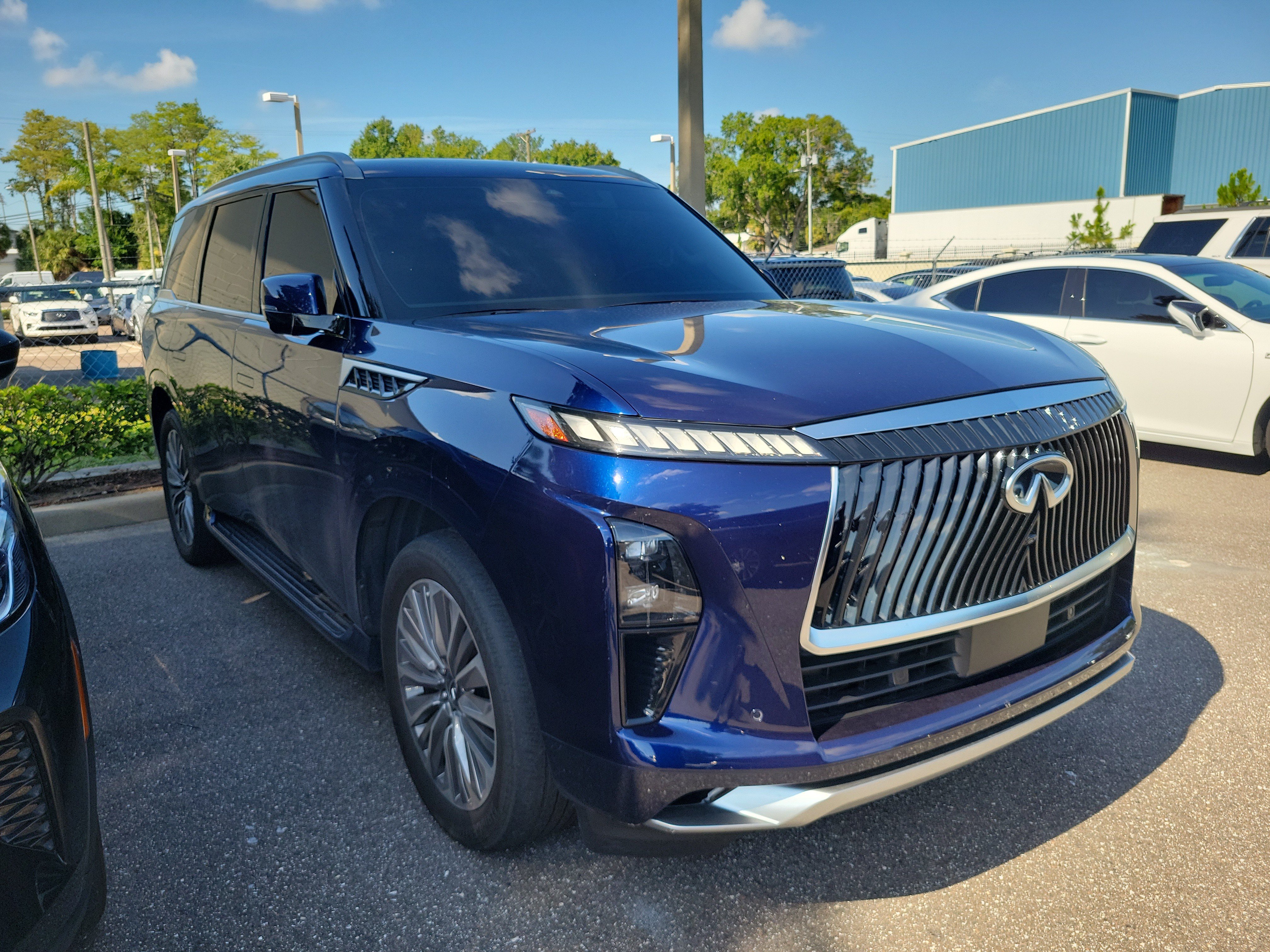 Certified 2025 INFINITI QX80 Sensory AWD/4WD image 3