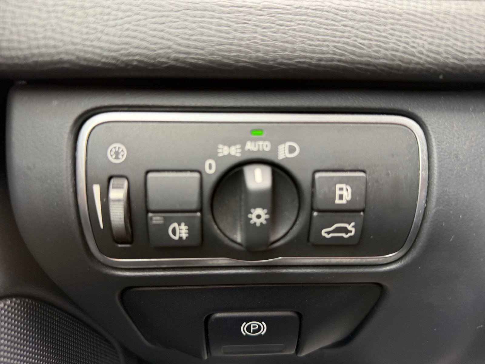 Used 2016 Volvo XC60 T5 Premier w/ Proximity Package image 30