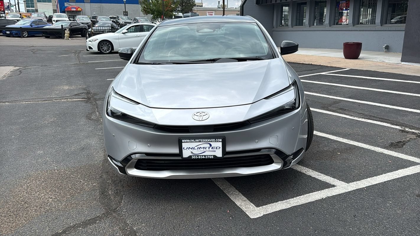 Used 2024 Toyota Prius XLE FWD image 8