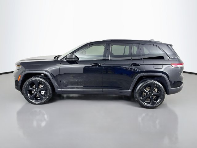 Used 2024 Jeep Grand Cherokee Limited w/ Black Appearance Package AWD/4WD image 11