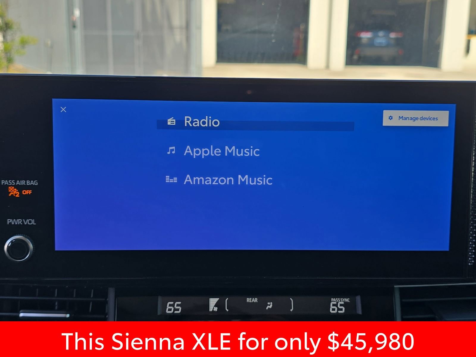 Used 2025 Toyota Sienna XLE w/ XLE Plus Package FWD image 30