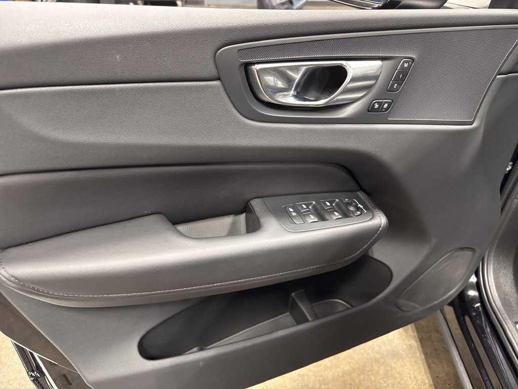 Used 2023 Volvo XC60 T8 Plus w/ Climate Package AWD/4WD image 15