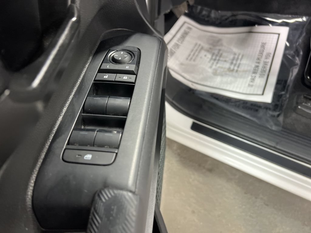 Used 2024 Toyota Tacoma SR5 AWD/4WD image 23