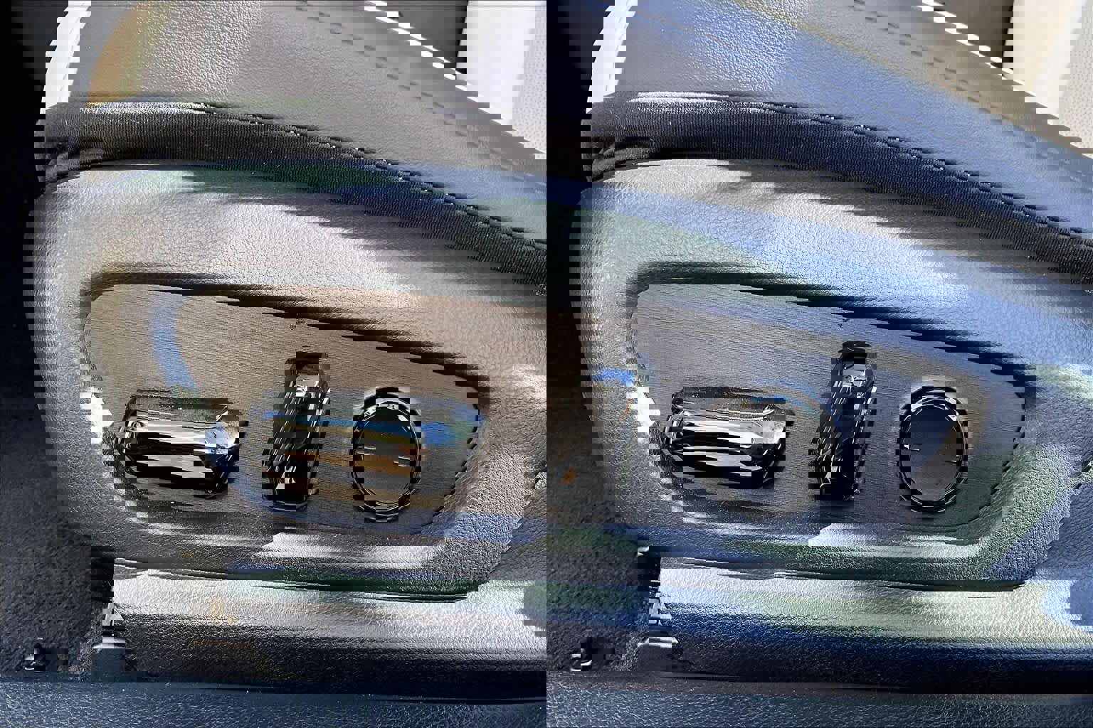 Used 2023 Lexus ES 300h w/ Premium Package image 34