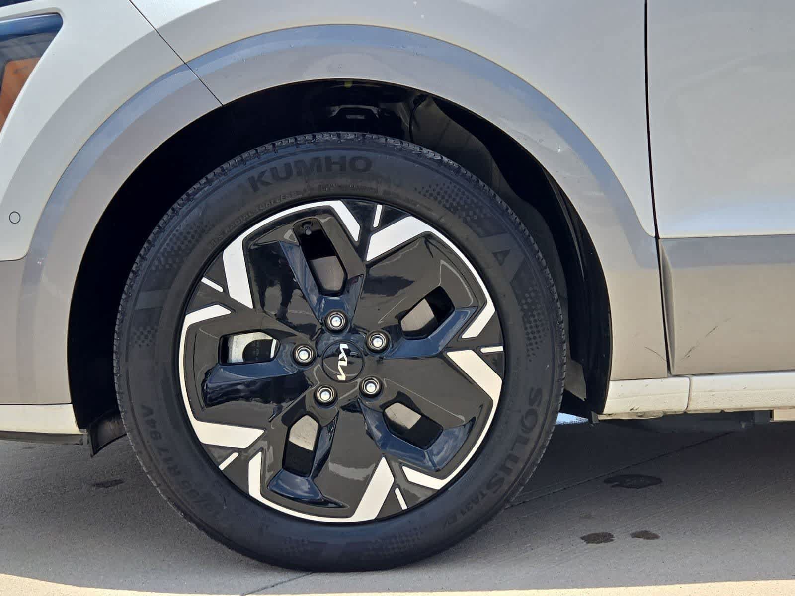 Certified 2023 Kia Niro Wave w/ Wave Preserve Package FWD image 11