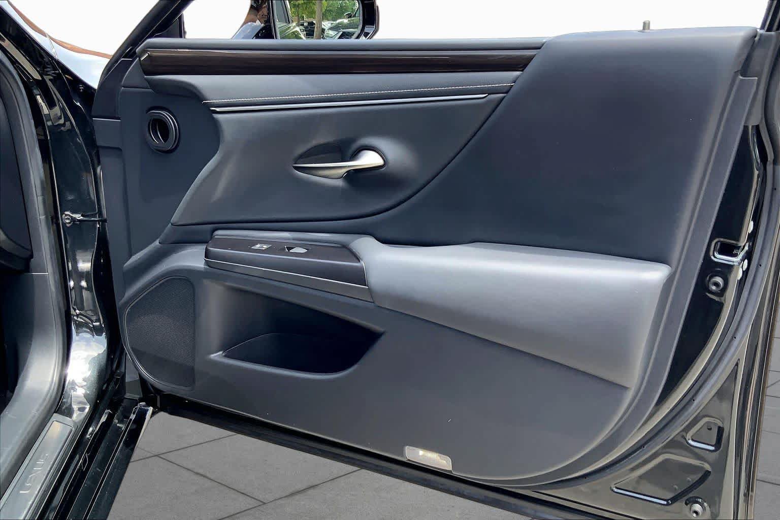 Used 2019 Lexus ES 350 w/ Premium Package FWD image 23