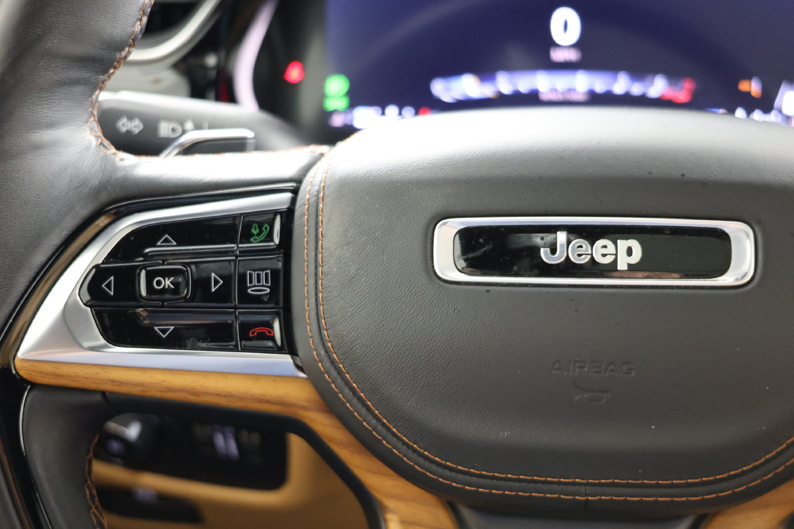 Used 2025 Jeep Grand Cherokee L Summit AWD/4WD image 31