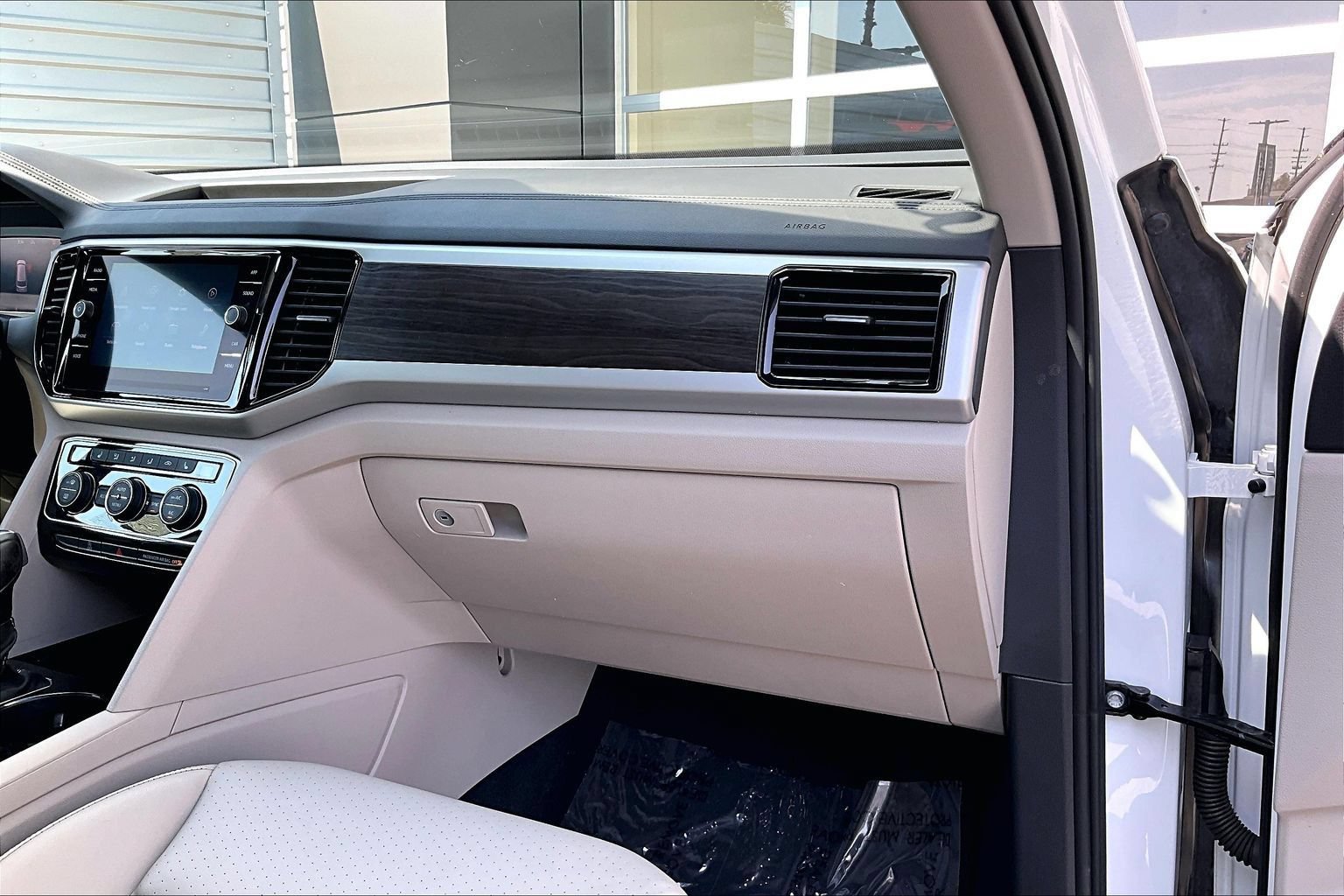 Used 2023 Volkswagen Atlas SE w/ Black Wheel Package AWD/4WD image 14