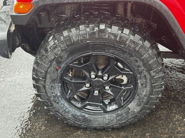 Certified 2022 Jeep Gladiator Willys image 10