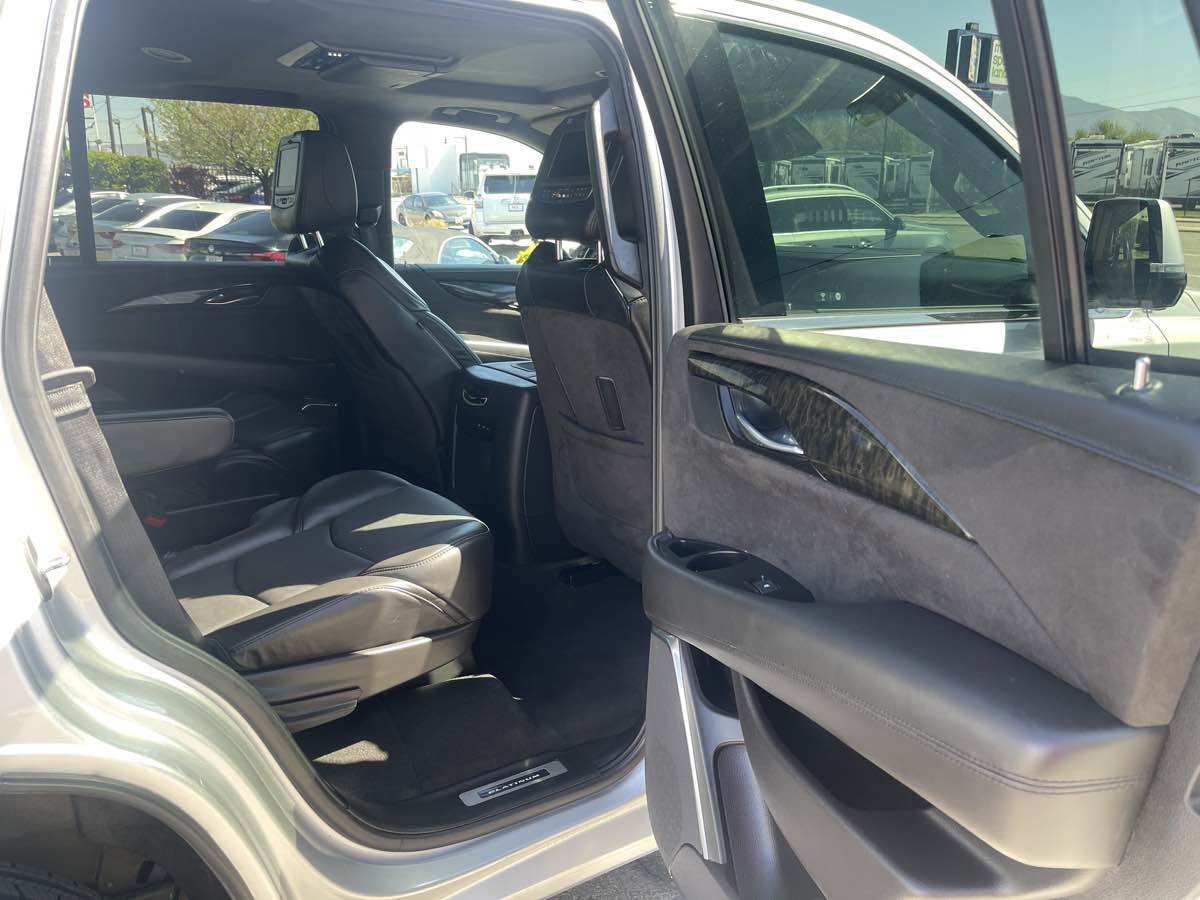 Used 2019 Cadillac Escalade Platinum image 24