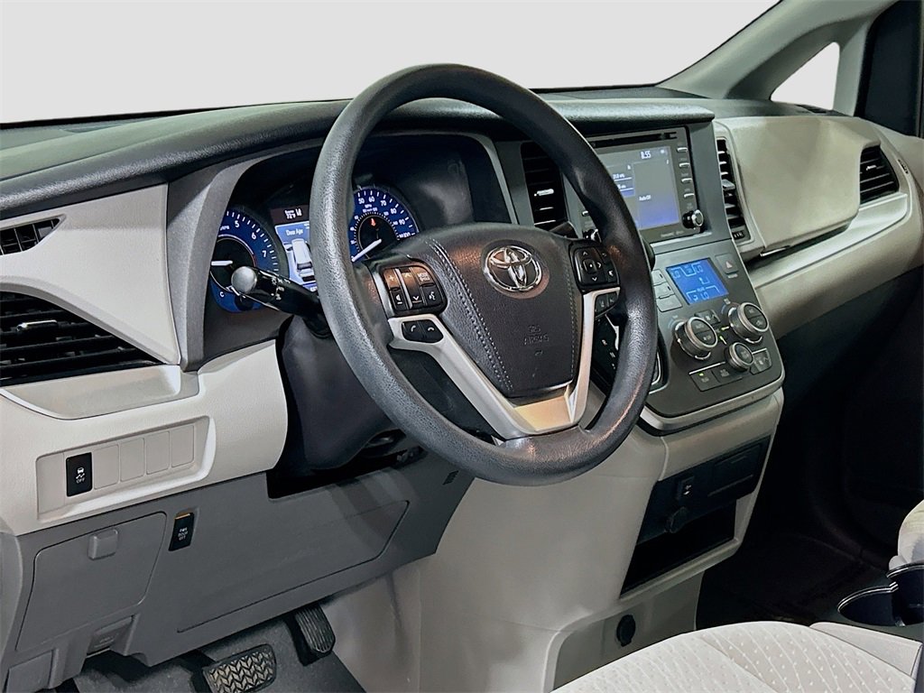 Used 2020 Toyota Sienna LE image 7
