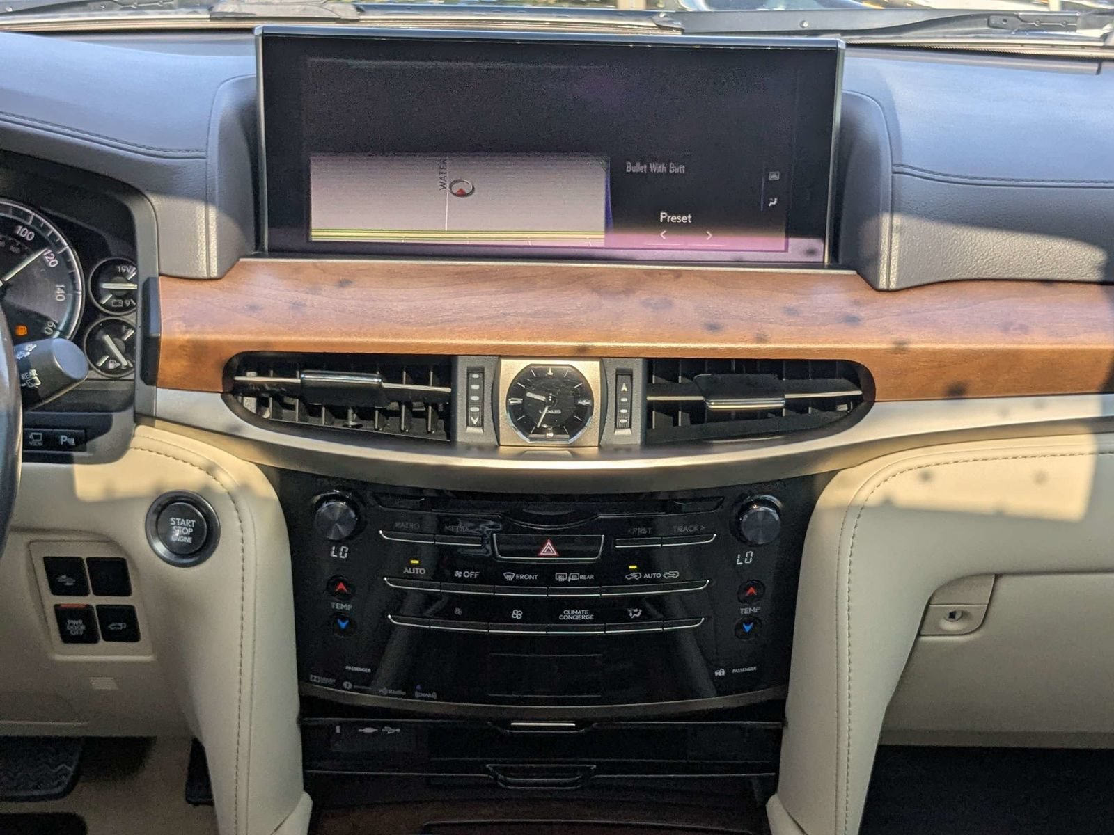 Used 2019 Lexus LX 570 4WD w/ Luxury Package image 19