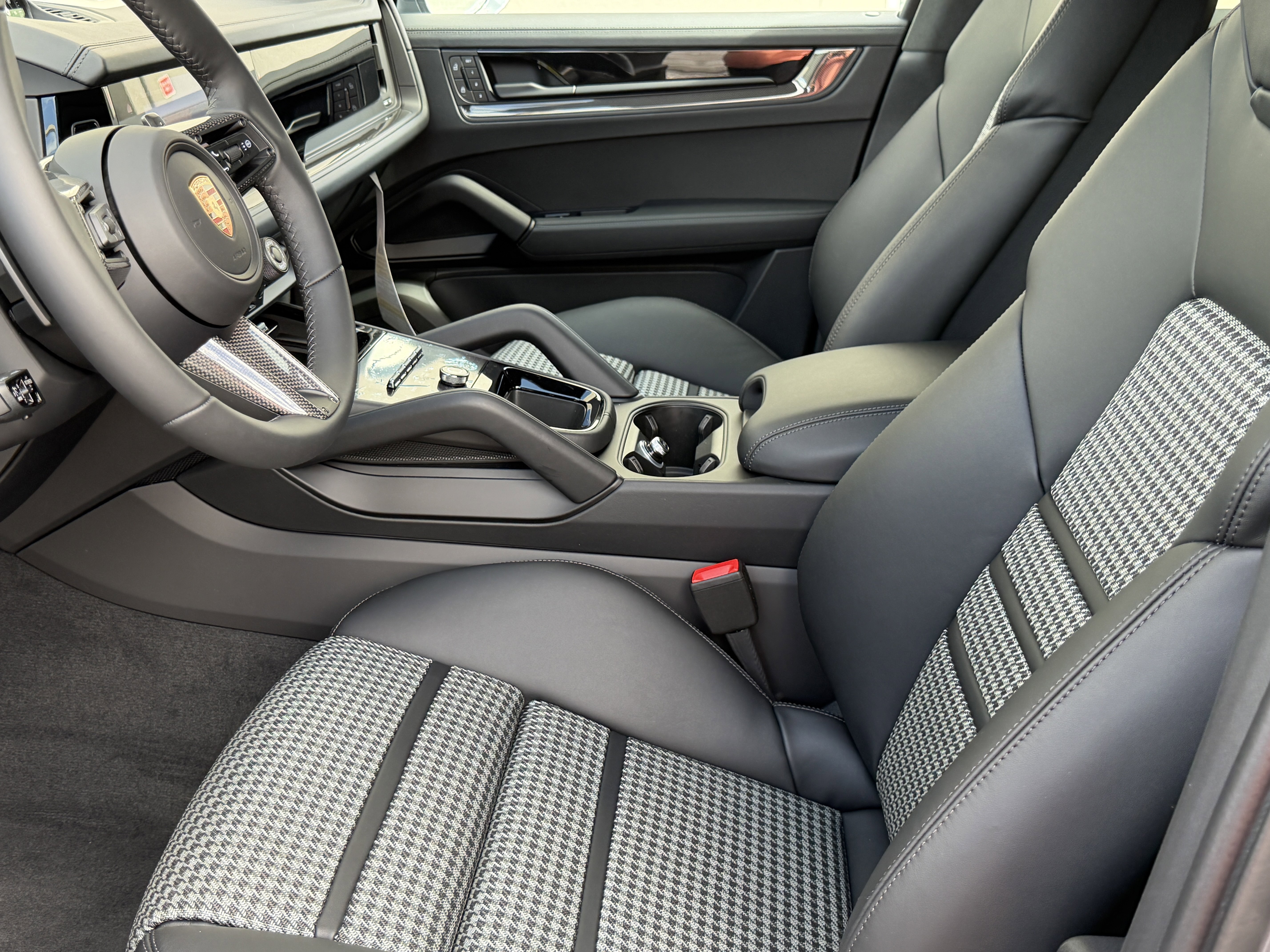 New 2026 Porsche Cayenne GTS image 4