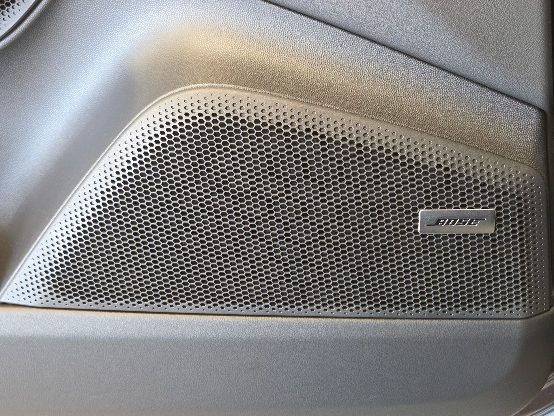 Certified 2025 Porsche Macan 4 Electric image 16