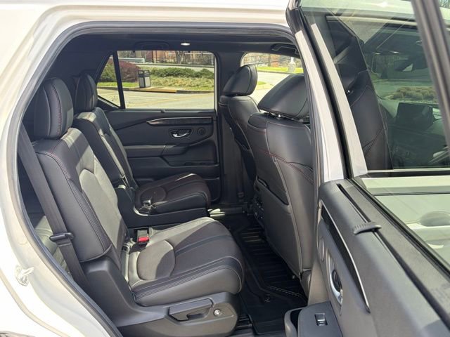 Certified 2025 Honda Pilot Black Edition image 34