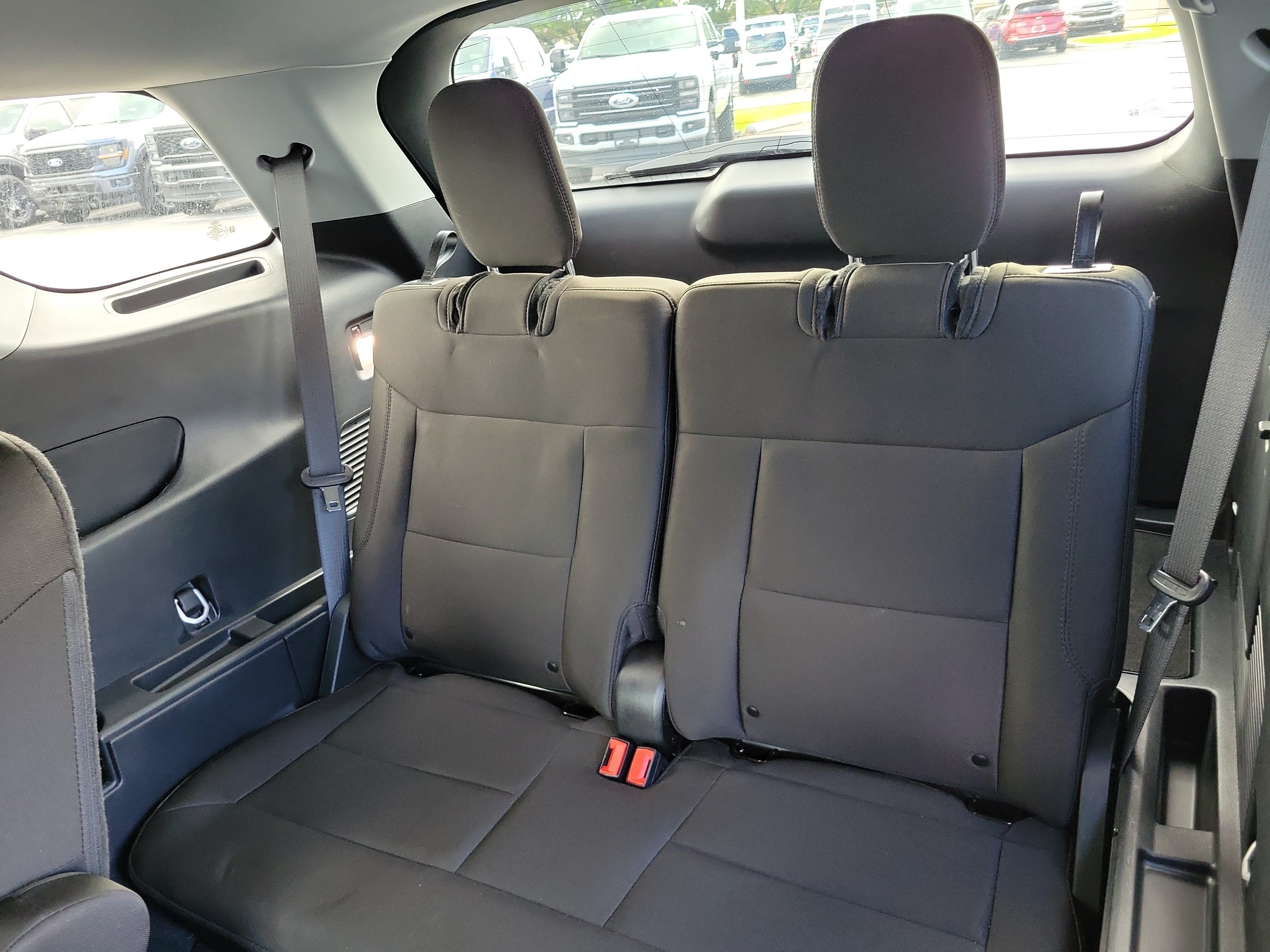 Used 2024 Ford Explorer XLT RWD image 13