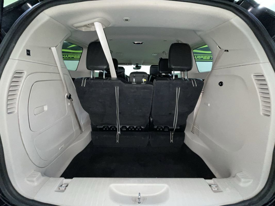 Used 2022 Chrysler Pacifica Touring-L w/ Uconnect Theater Family Group image 31