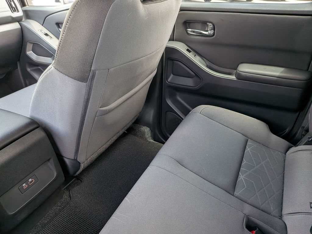 Certified 2025 Nissan Frontier SV RWD image 33