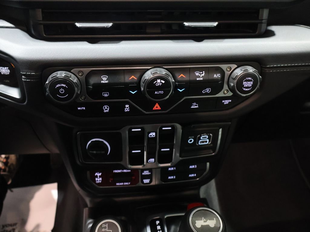 Used 2025 Jeep Wrangler Unlimited Rubicon image 25