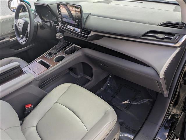 Used 2024 Toyota Sienna XLE image 20