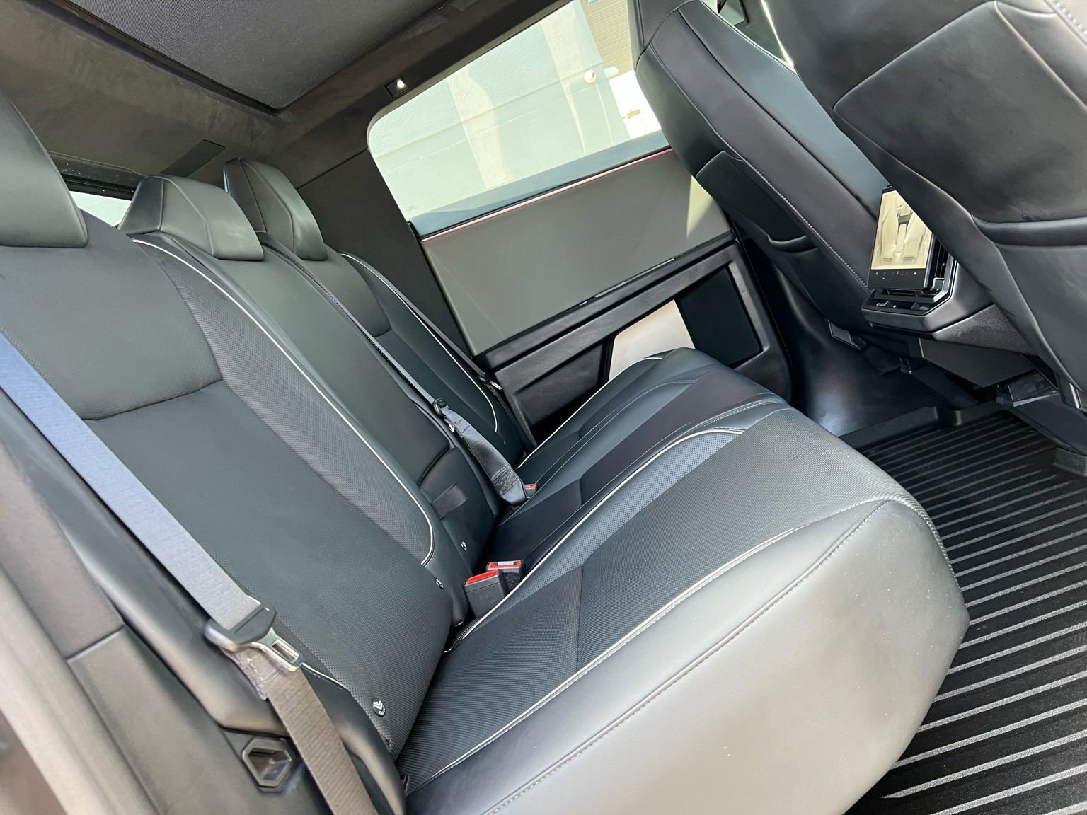 Used 2024 Tesla Cybertruck AWD Crew Cab image 52