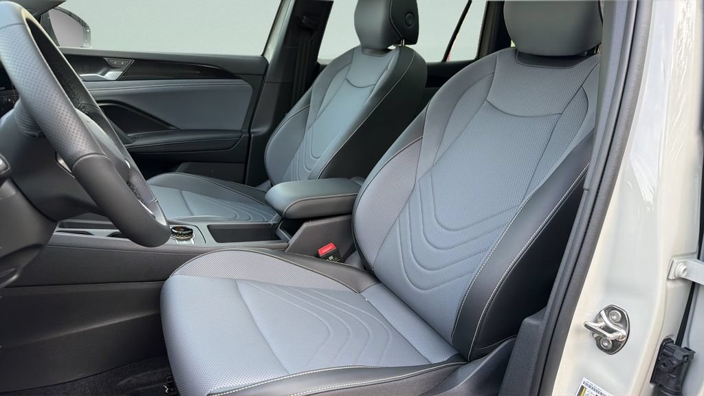 New 2026 Volkswagen Tiguan SE R-Line FWD image 28