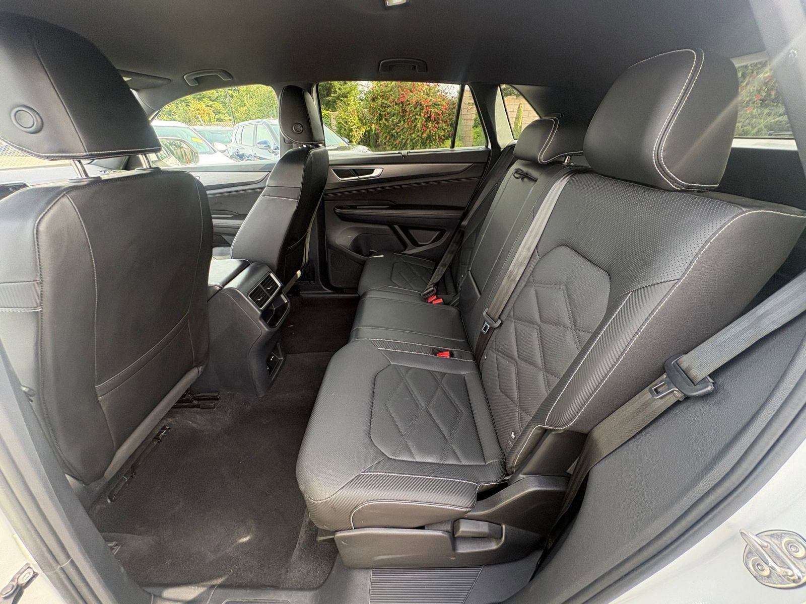 Used 2025 Volkswagen Atlas Cross Sport SE image 29