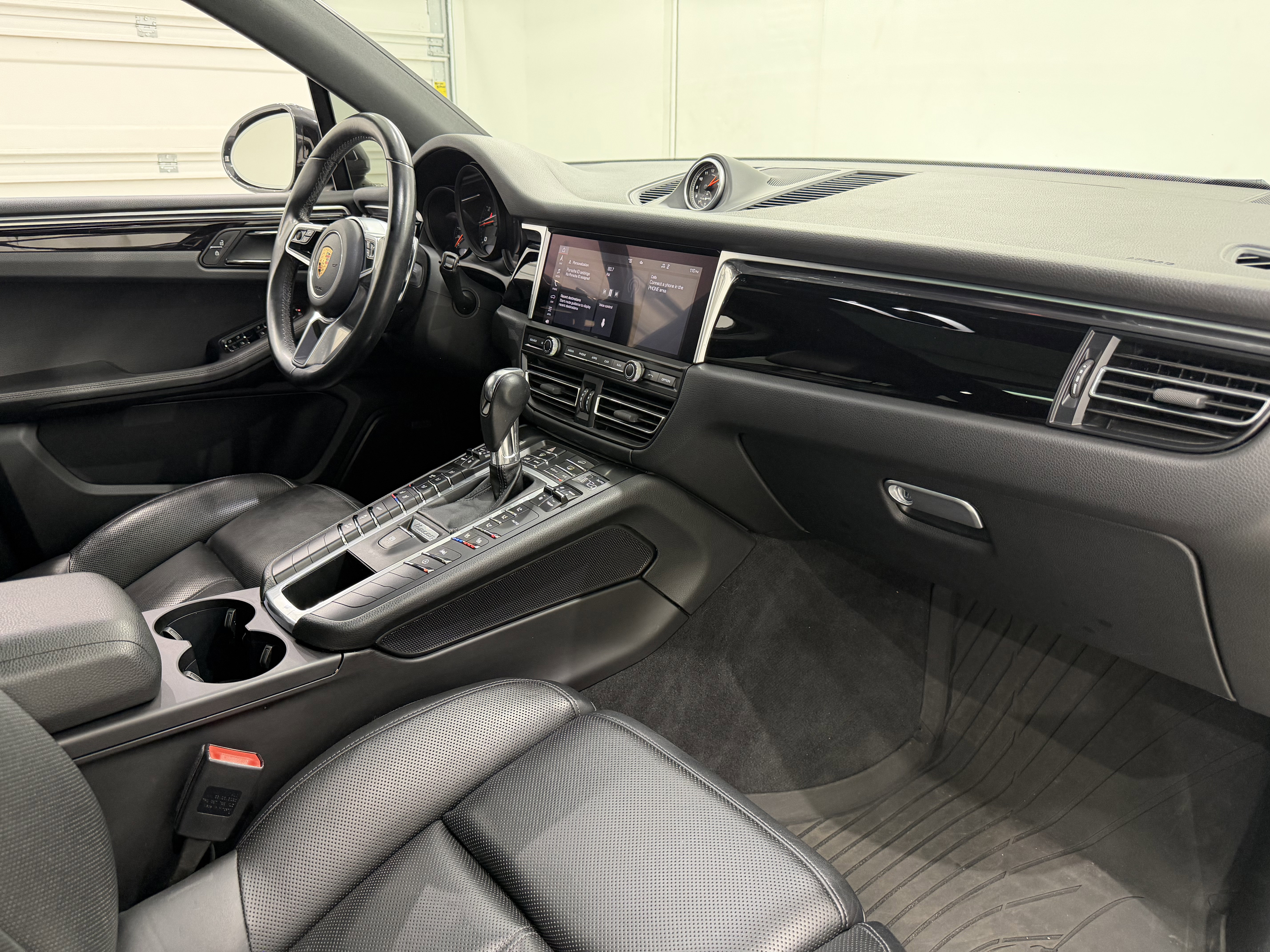 Certified 2021 Porsche Macan AWD/4WD image 24