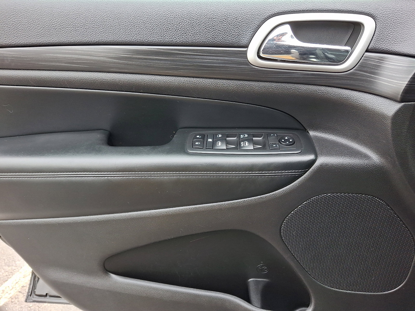 Used 2020 Jeep Grand Cherokee Altitude image 11