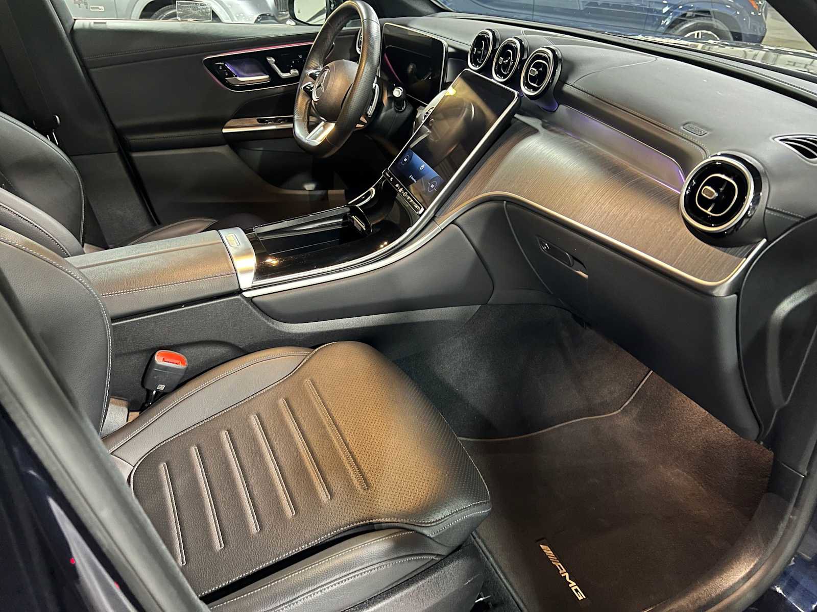 Used 2023 Mercedes-Benz GLC 300 4MATIC image 11
