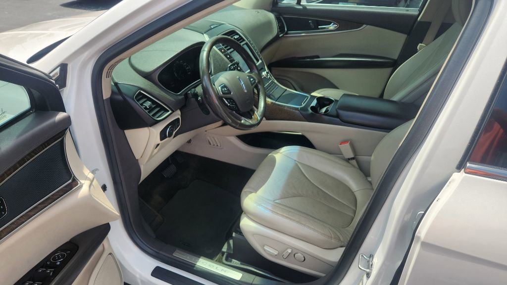 Used 2016 Lincoln MKX Reserve w/ Technology Package FWD image 16