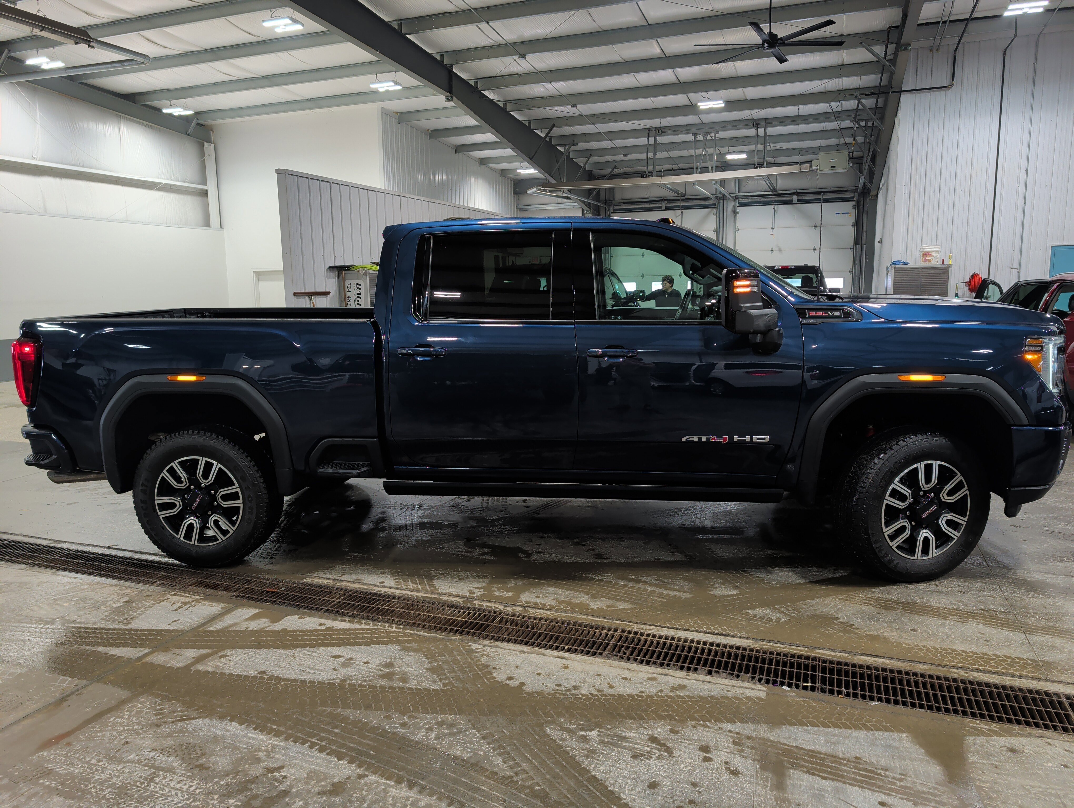 Used 2023 GMC Sierra 2500 AT4 w/ AT4 Premium Plus Package AWD/4WD image 2