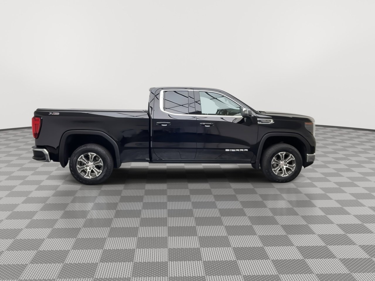 Certified 2025 GMC Sierra 1500 SLE w/ X31 Off-Road Package AWD/4WD image 43