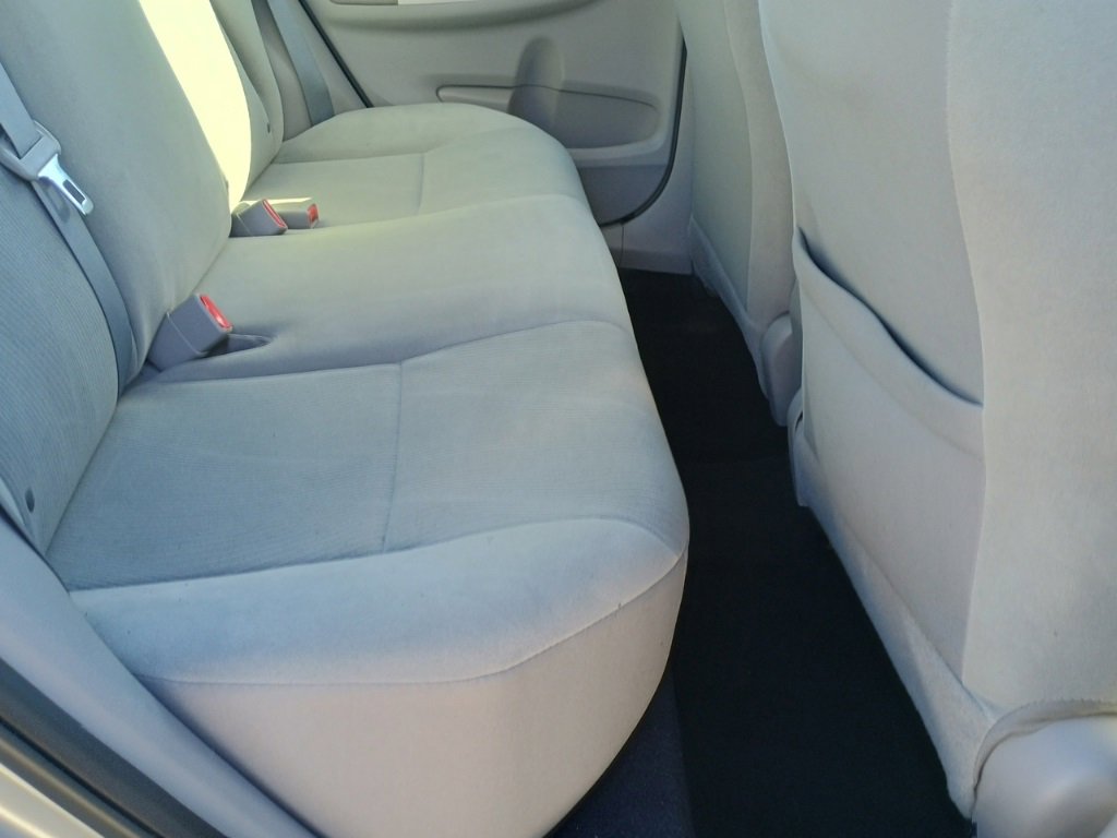 Used 2013 Toyota Corolla LE image 19