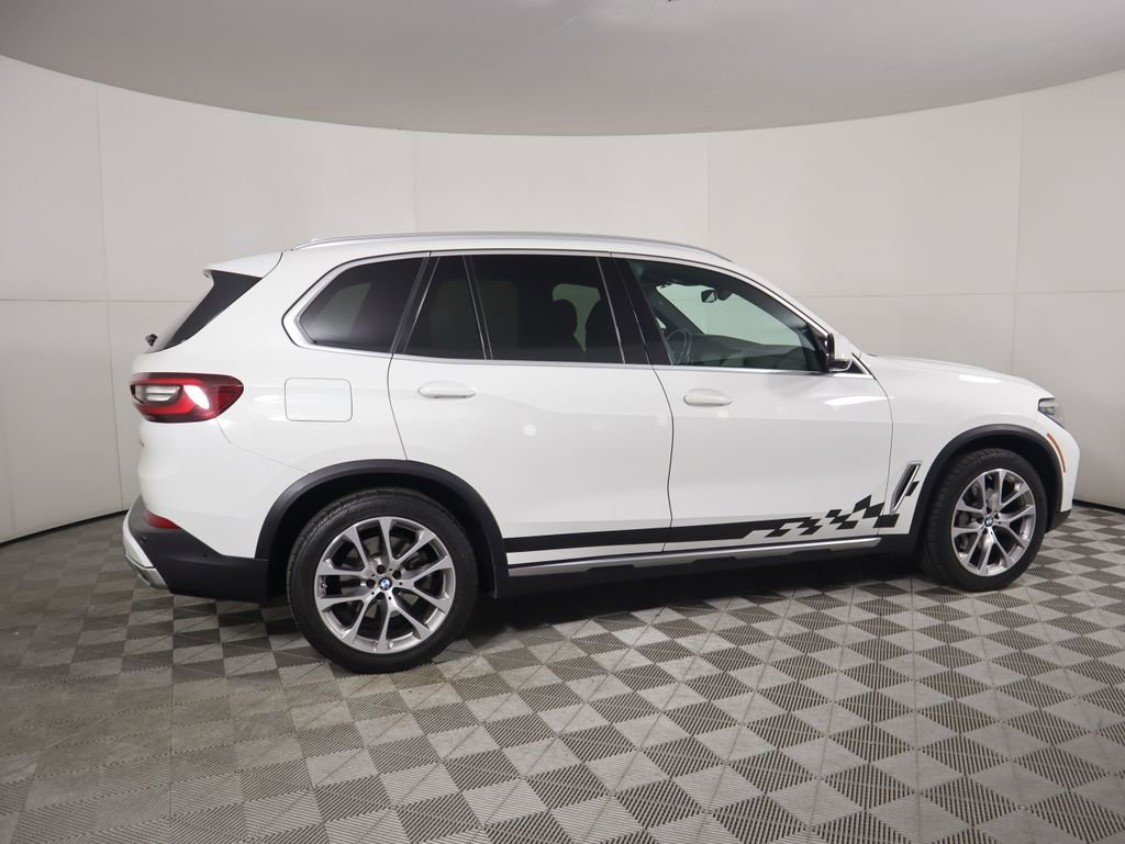 Used 2022 BMW X5 sDrive40i w/ Parking Assistance Package image 4