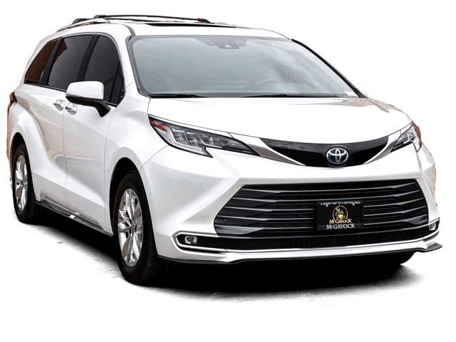 Used 2025 Toyota Sienna Limited image 23
