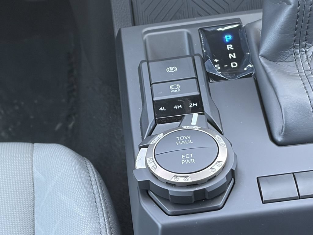 Certified 2025 Toyota Tacoma SR5 AWD/4WD image 32