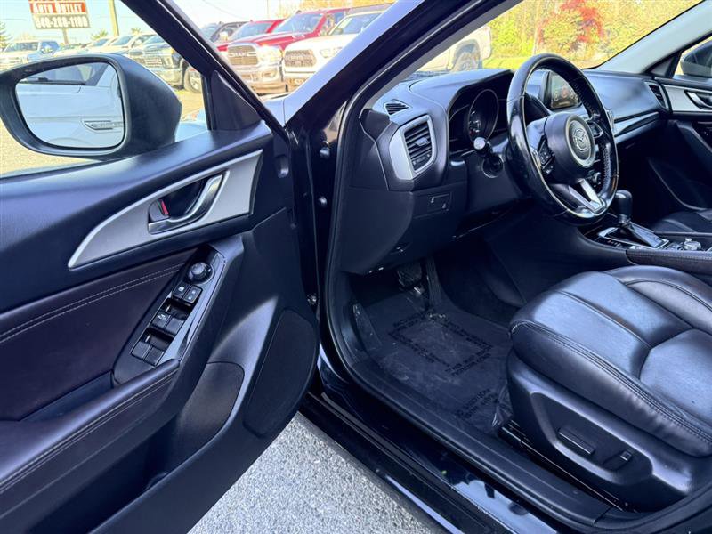 Used 2018 MAZDA MAZDA3 Touring FWD image 19