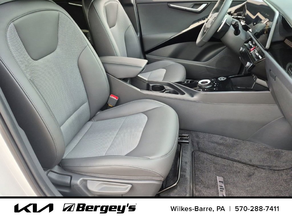 Certified 2025 Kia Niro EX w/ EX Cold Weather Package FWD image 35