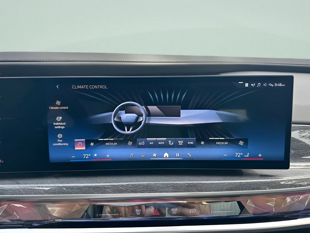 Certified 2024 BMW 760i xDrive w/ Executive Package AWD/4WD image 18