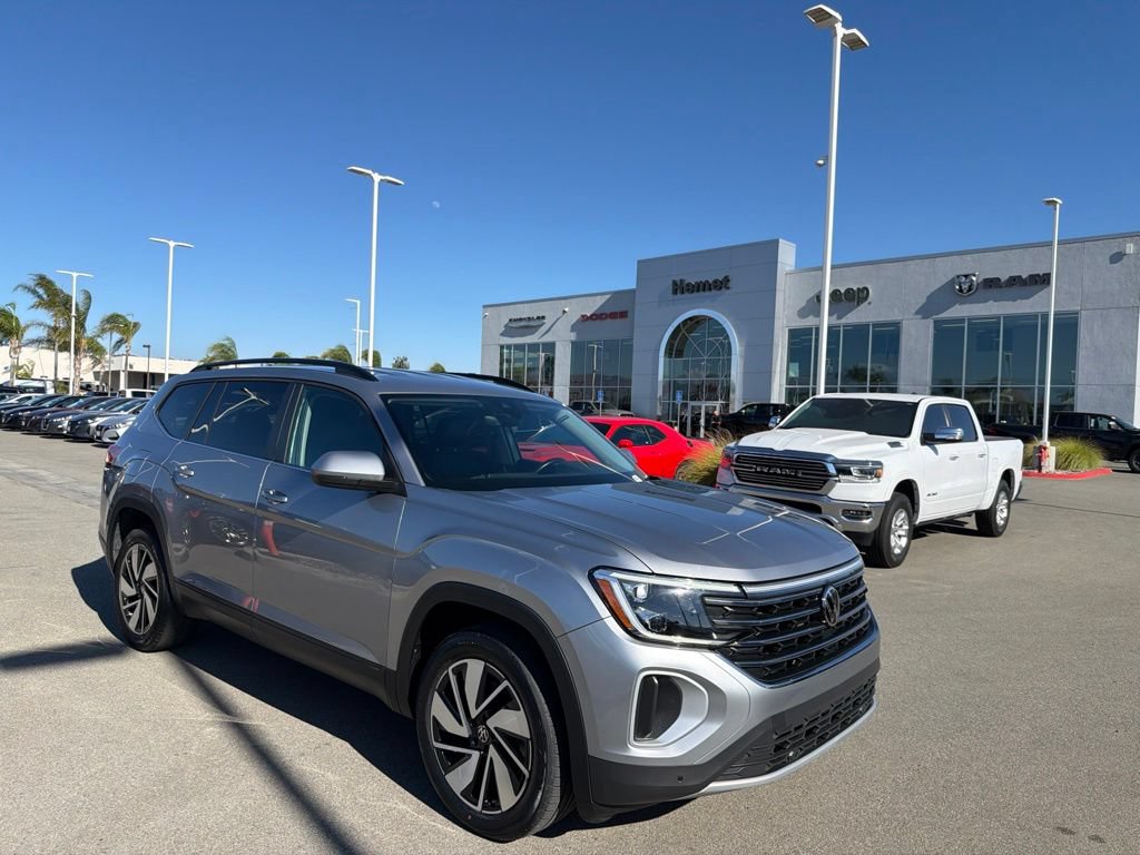 Used 2024 Volkswagen Atlas SE AWD/4WD image 2