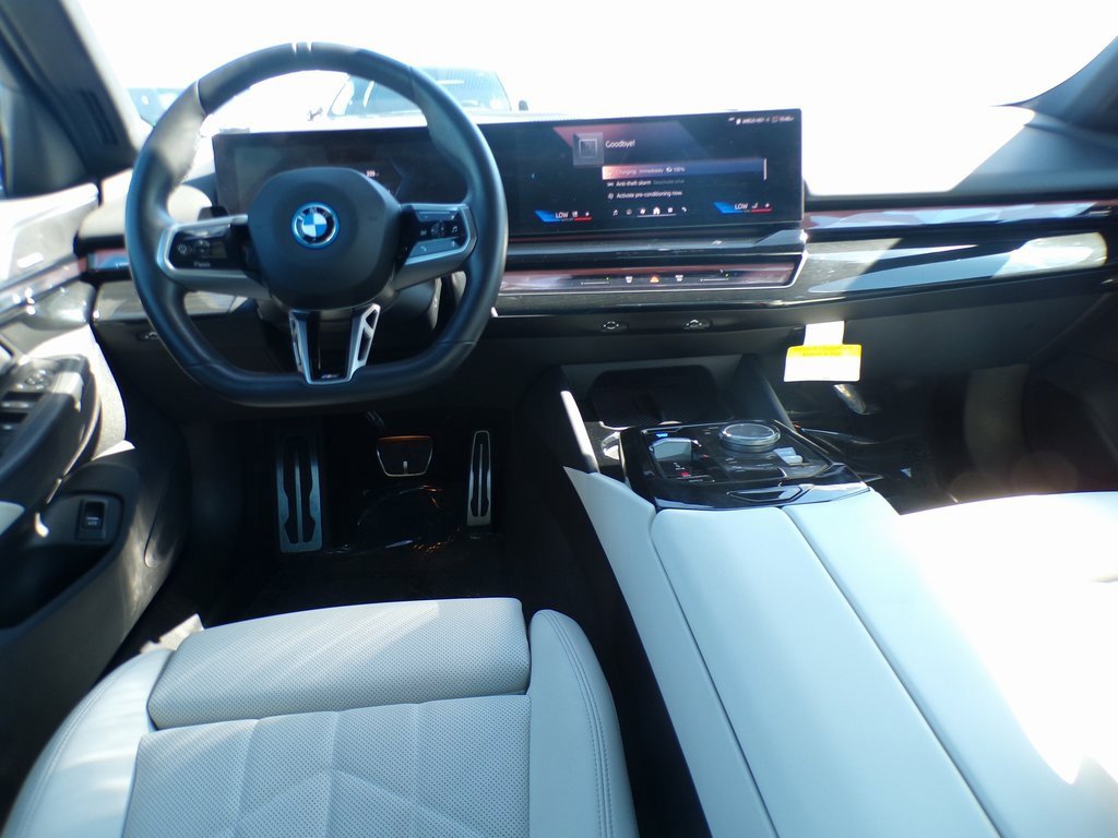Certified 2025 BMW i5 xDrive40 w/ M Sport Package image 11