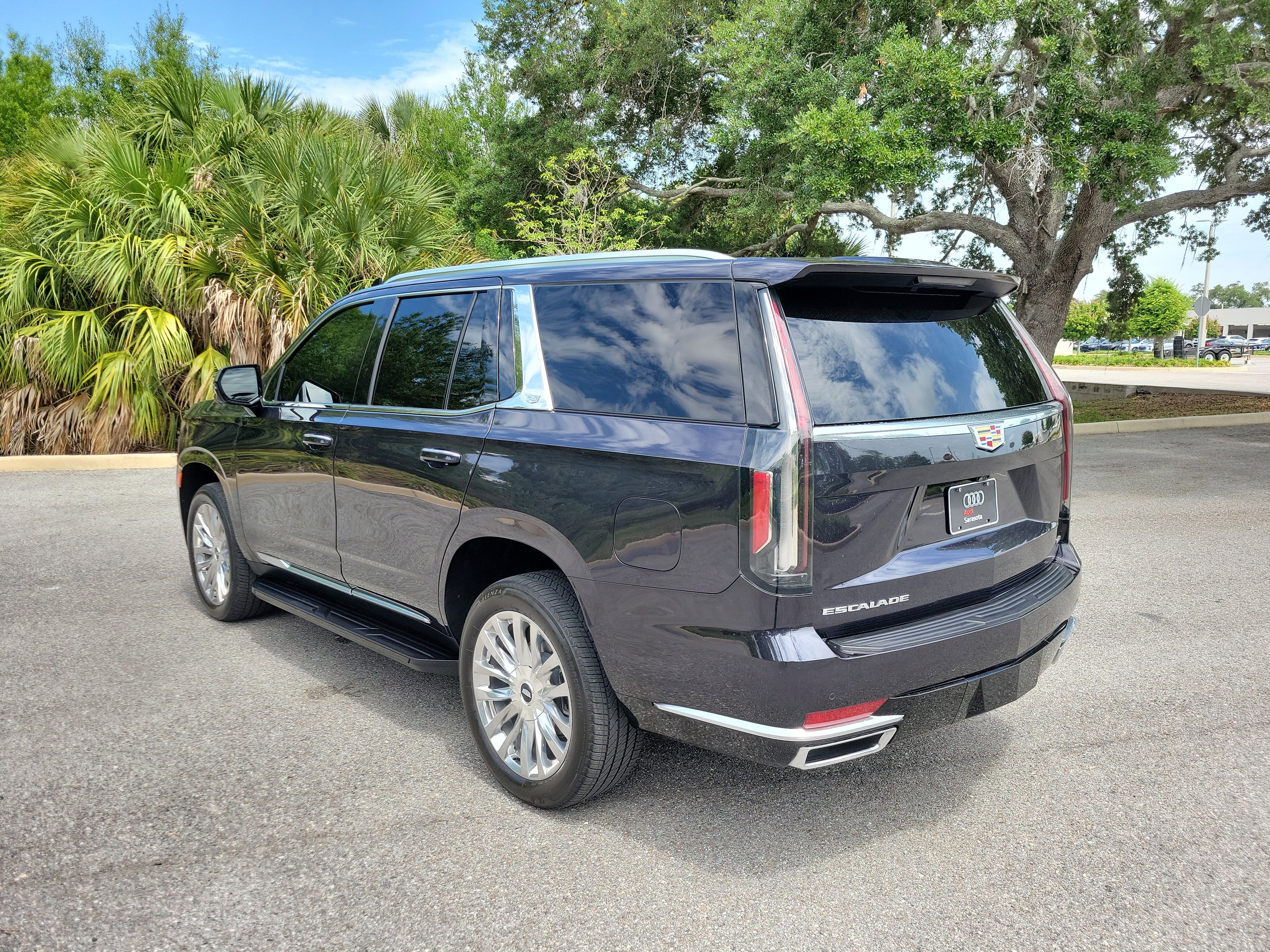Used 2024 Cadillac Escalade Premium Luxury w/ LPO, Floor Liner Package RWD image 6