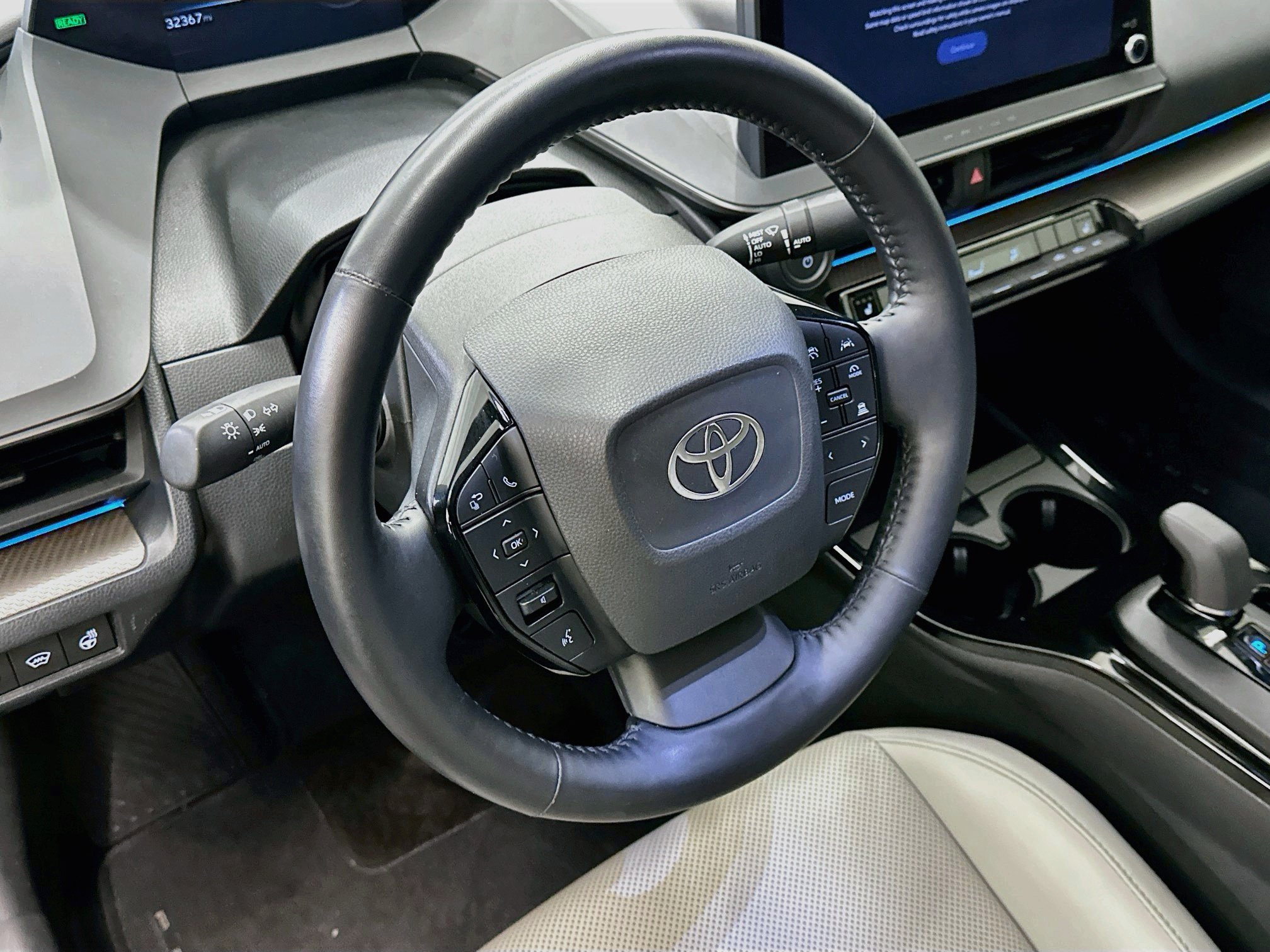 Used 2024 Toyota Prius XLE FWD image 18