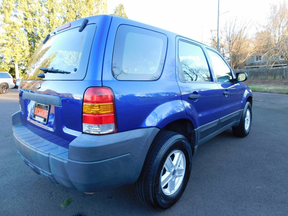 Used 2005 Ford Escape XLS FWD image 2