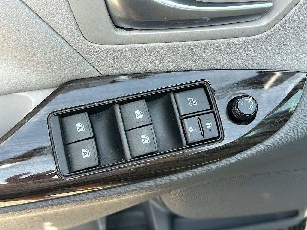 Used 2016 Toyota Sienna XLE w/ XLE Navigation Package FWD image 15