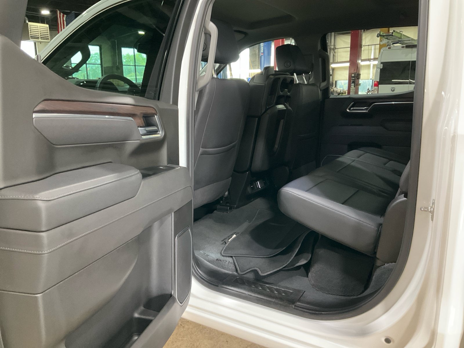 Used 2026 GMC Sierra 1500 SLT AWD/4WD image 27